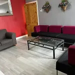 Ovington Grove 2 Fully Equipped Kitchen Free Parking 3 Bedrooms Netflix