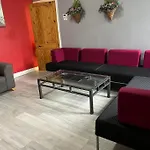 Ovington Grove 2 Fully Equipped Kitchen Free Parking 3 Bedrooms Netflix