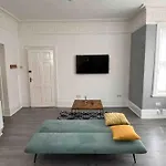 Lovely 1-Bedroom Apartment, Free Street Parking