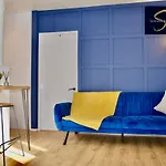 Quirky Modern Two Bedroom Apartment By Sahara Suites Short Lets & Serviced Accommodation Newcastle