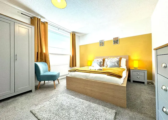 The Alnham, Large 3 Bed Apartment, Close To The City