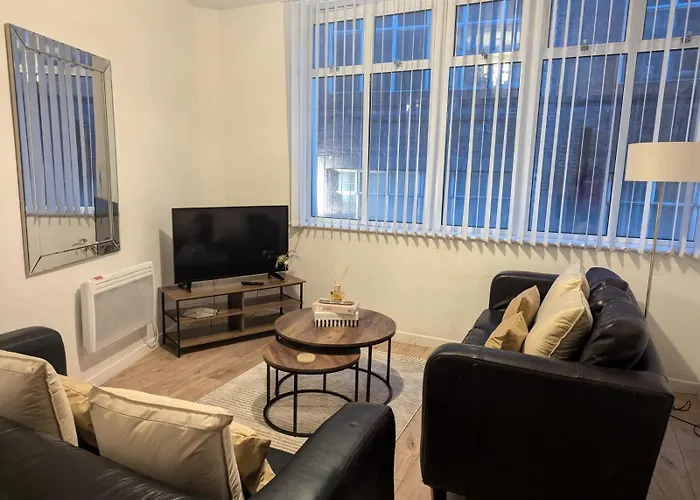 3 Bedroom Apt City Centre Powdene House