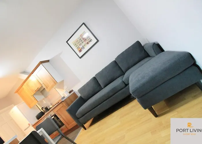 ---Port Living--- Newcastle City - Jesmond - Apartment- 3 Beds - 3 Baths - 1-6 Guests