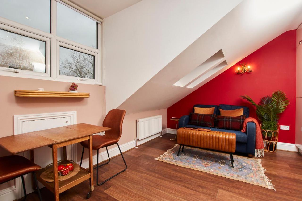 The Exquisite Gem Of - Sleeps 2 - Second Floor Apartment *