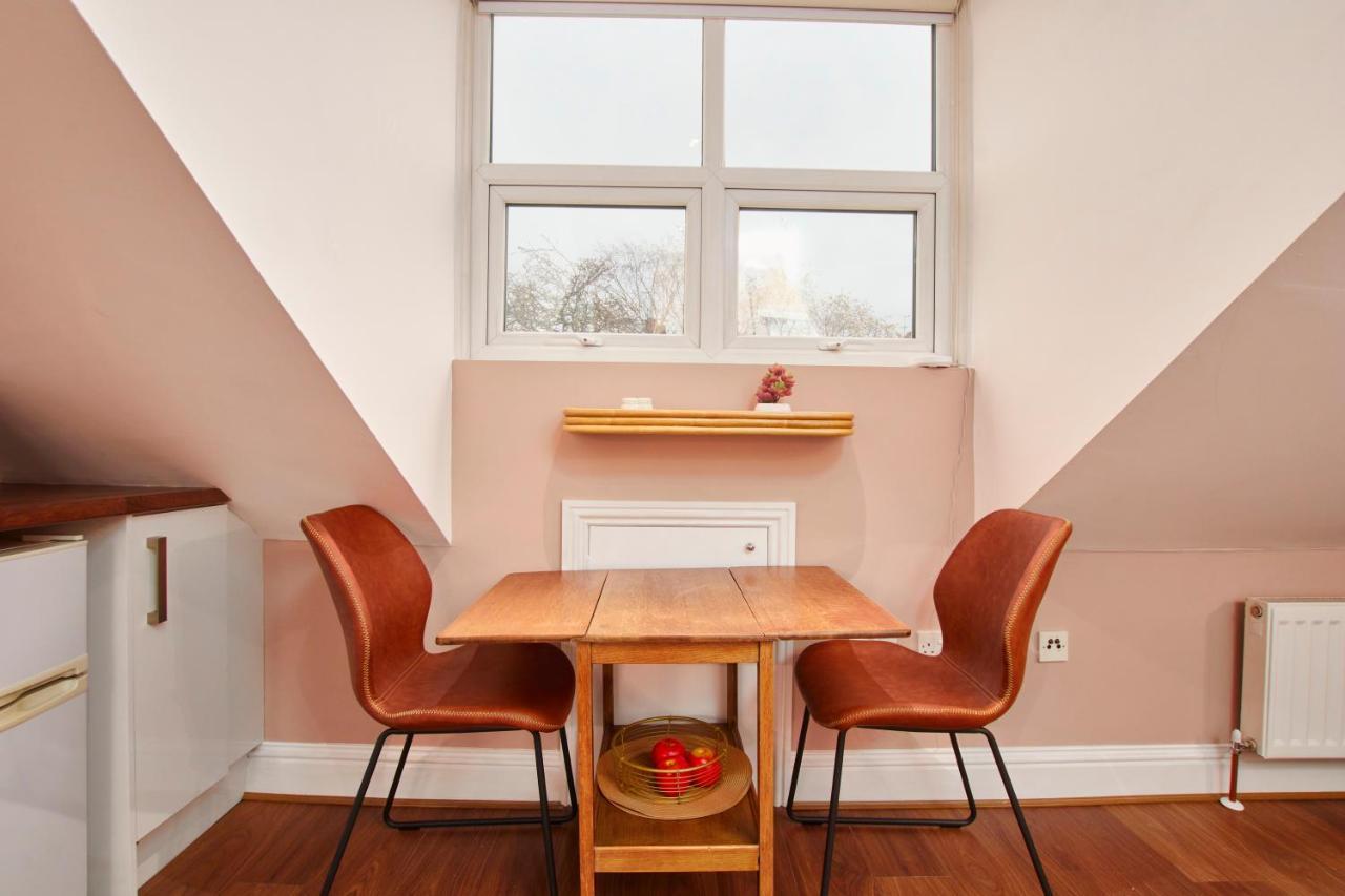 The Exquisite Gem Of - Sleeps 2 - Second Floor Apartment
