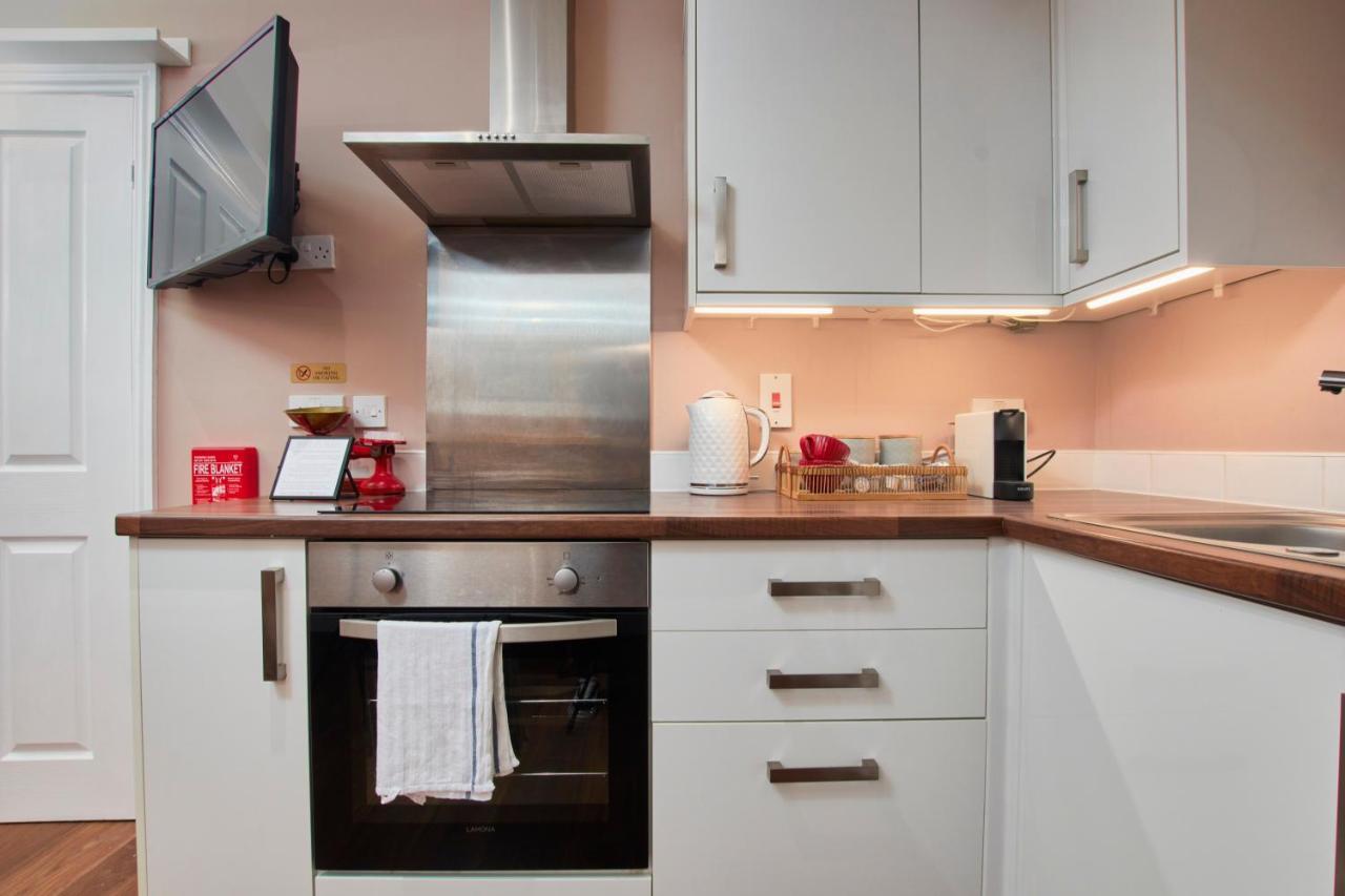 The Exquisite Gem Of - Sleeps 2 - Second Floor Apartment