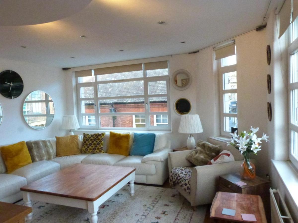 Lovely 2 Bed Flat In The Very Centre Of