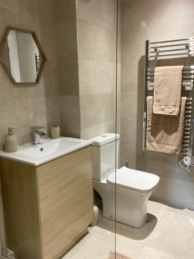 Newly Refurbished Entire - South Gosforth, Apartment *