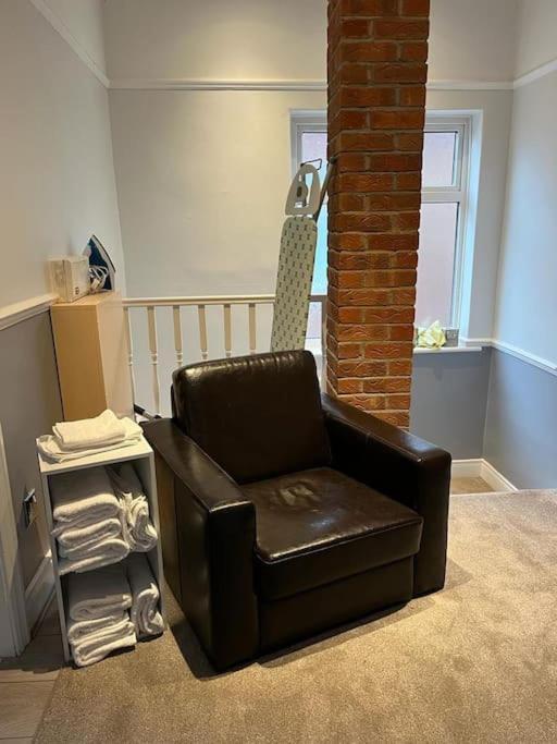 Ovington Grove 2 Fully Equipped Kitchen Free Parking 3 Bedrooms Netflix