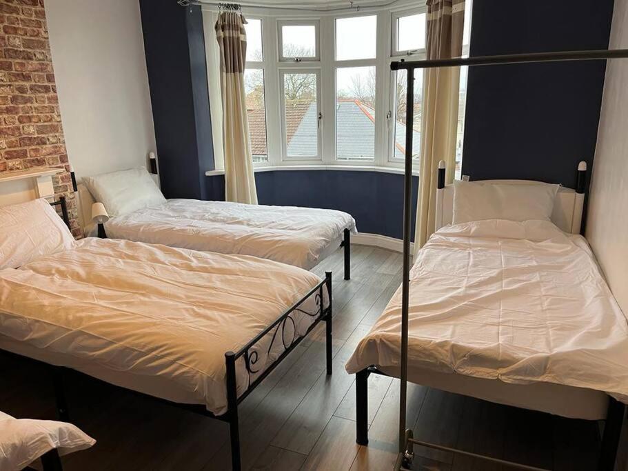 Ovington Grove 2 Fully Equipped Kitchen Free Parking 3 Bedrooms Netflix Apartment *