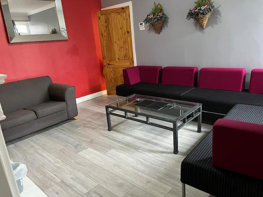Apartment Ovington Grove 2 Fully Equipped Kitchen Free Parking 3 Bedrooms Netflix Newcastle upon Tyne
