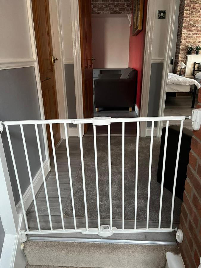 Ovington Grove 2 Fully Equipped Kitchen Free Parking 3 Bedrooms Netflix Apartment *