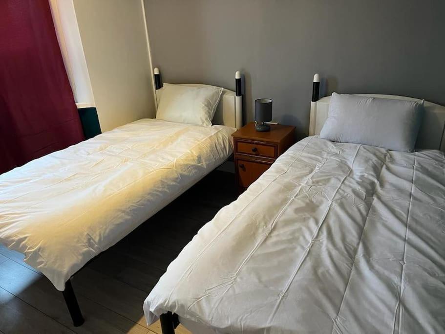 Ovington Grove 2 Fully Equipped Kitchen Free Parking 3 Bedrooms Netflix Newcastle upon Tyne
