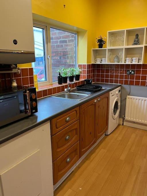 Apartment Ovington Grove 2 Fully Equipped Kitchen Free Parking 3 Bedrooms Netflix