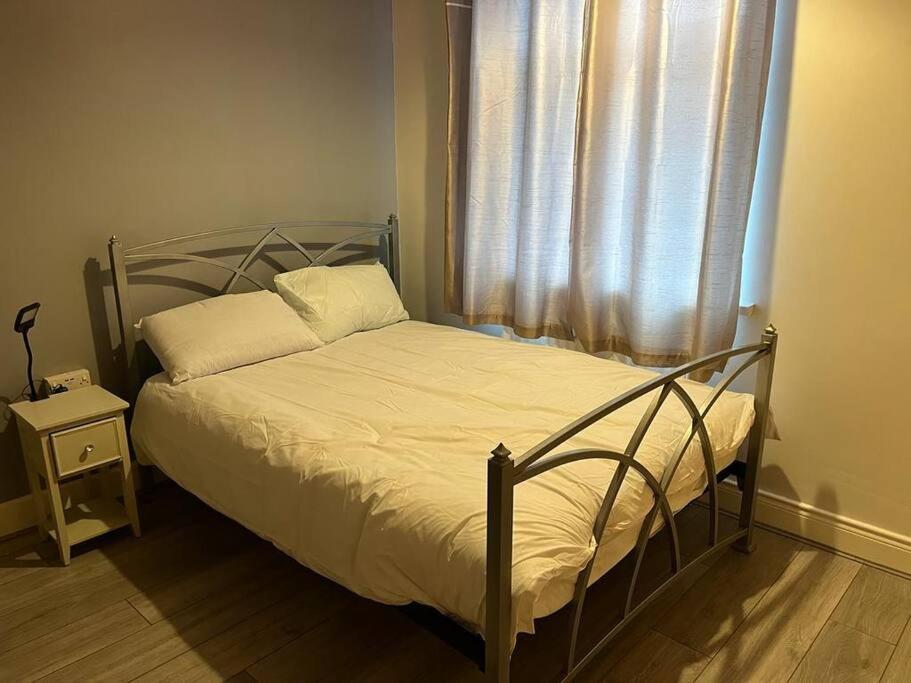 Ovington Grove 2 Fully Equipped Kitchen Free Parking 3 Bedrooms Netflix *