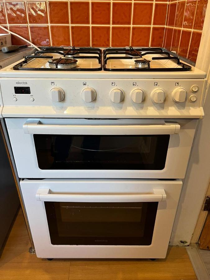 Apartment Ovington Grove 2 Fully Equipped Kitchen Free Parking 3 Bedrooms Netflix Newcastle upon Tyne