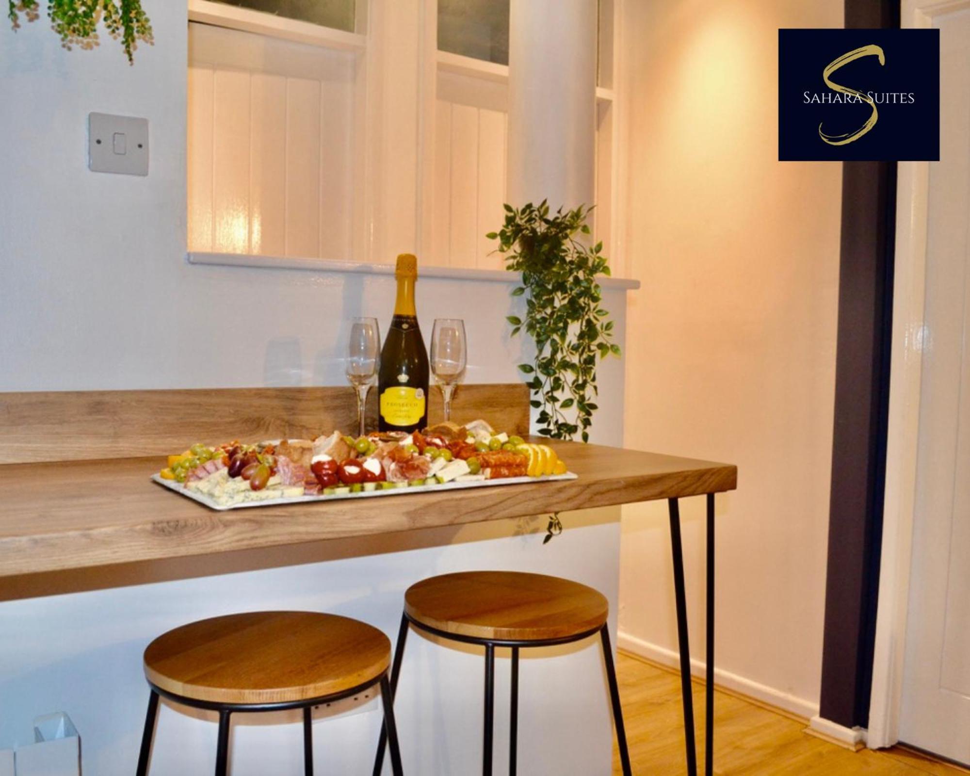 Quirky Modern Two Bedroom By Sahara Suites Short Lets & Serviced Apartment Newcastle upon Tyne