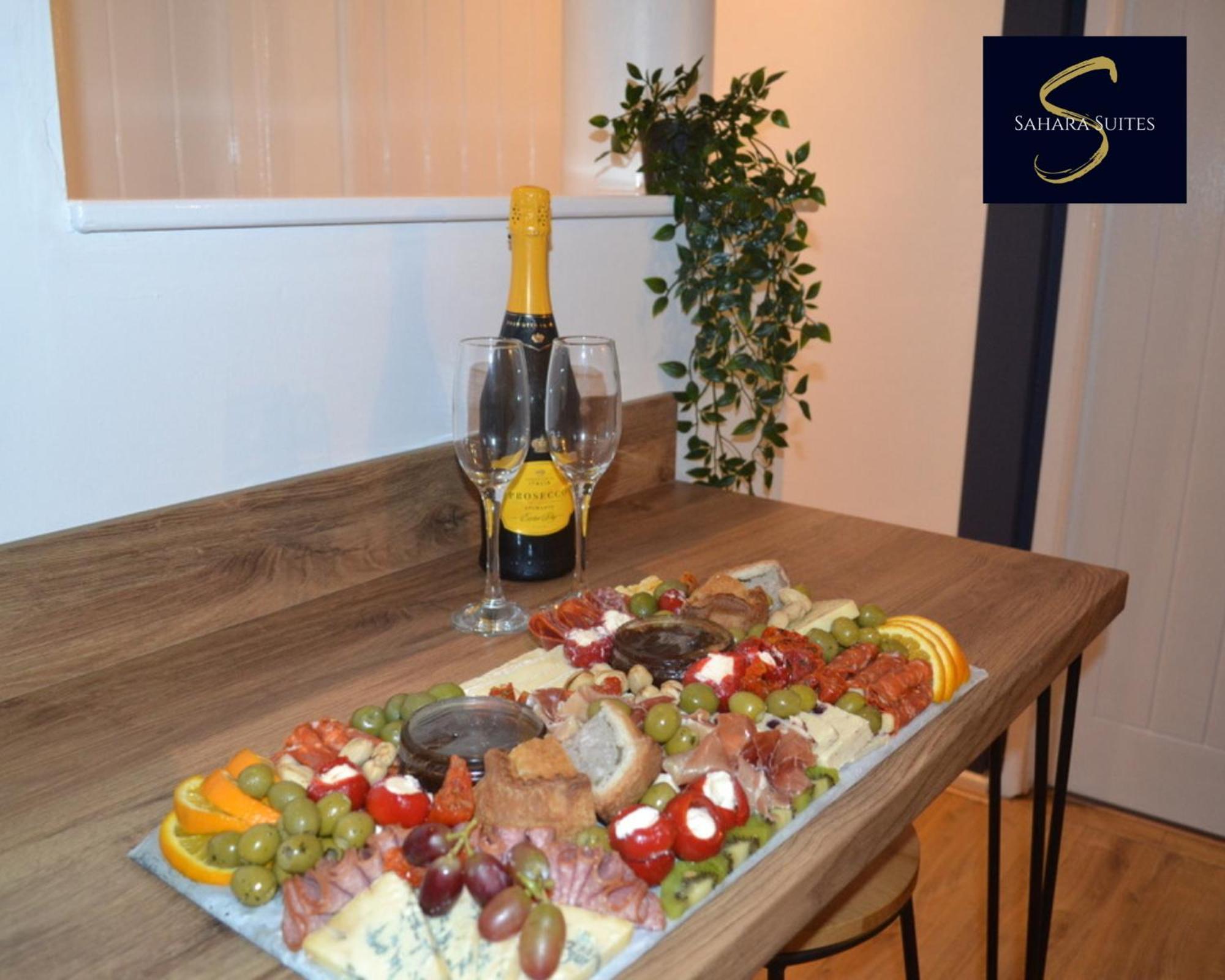 Apartment Quirky Modern Two Bedroom By Sahara Suites Short Lets & Serviced *