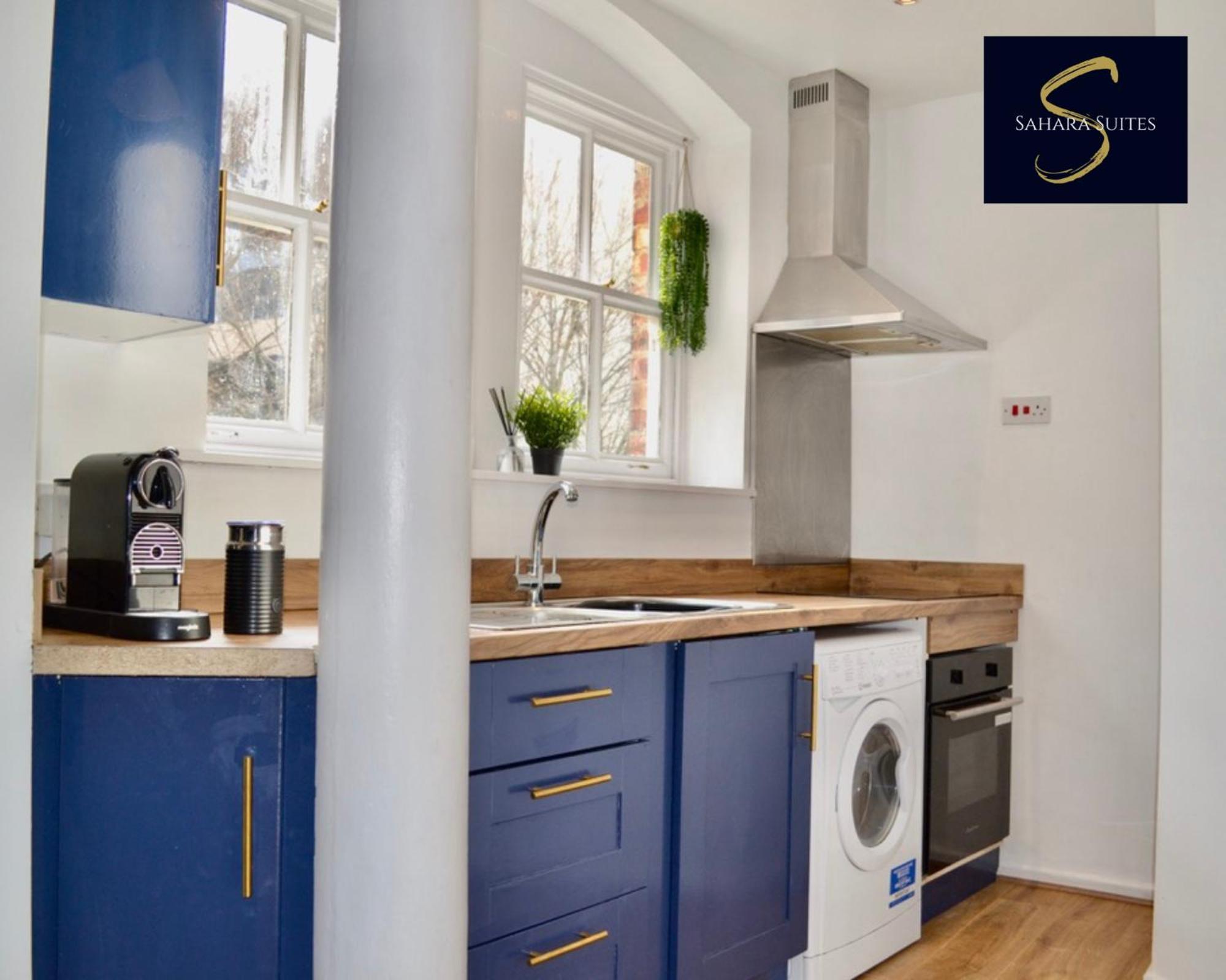 Quirky Modern Two Bedroom By Sahara Suites Short Lets & Serviced * Newcastle upon Tyne