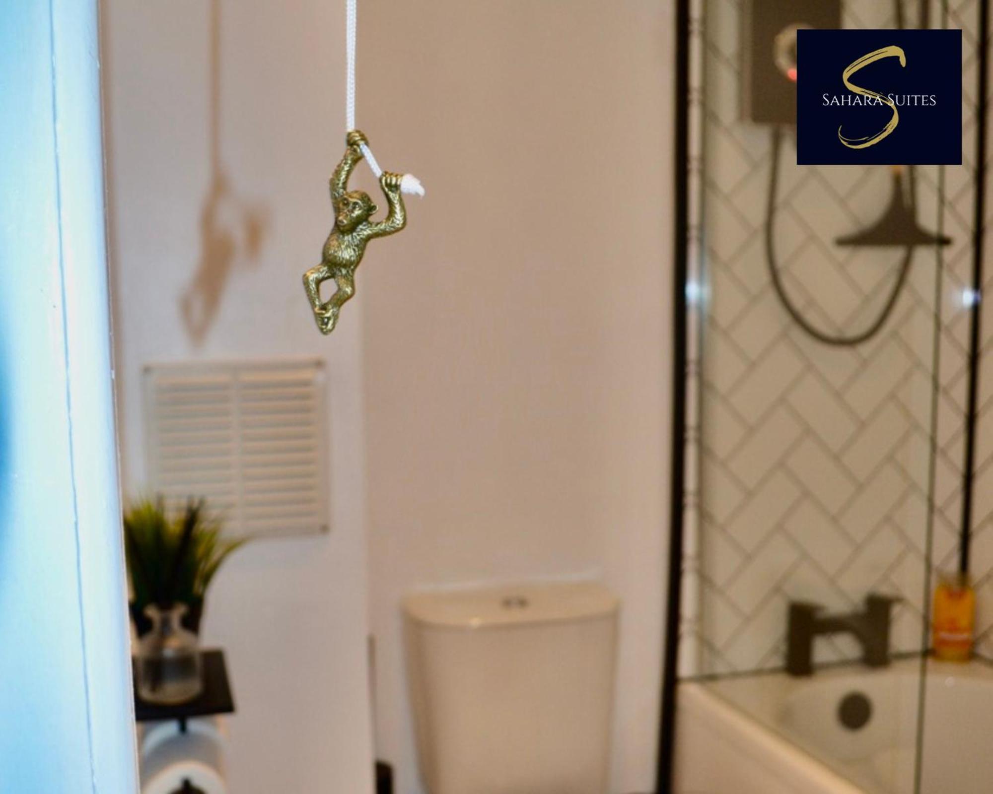 Quirky Modern Two Bedroom By Sahara Suites Short Lets & Serviced Newcastle upon Tyne