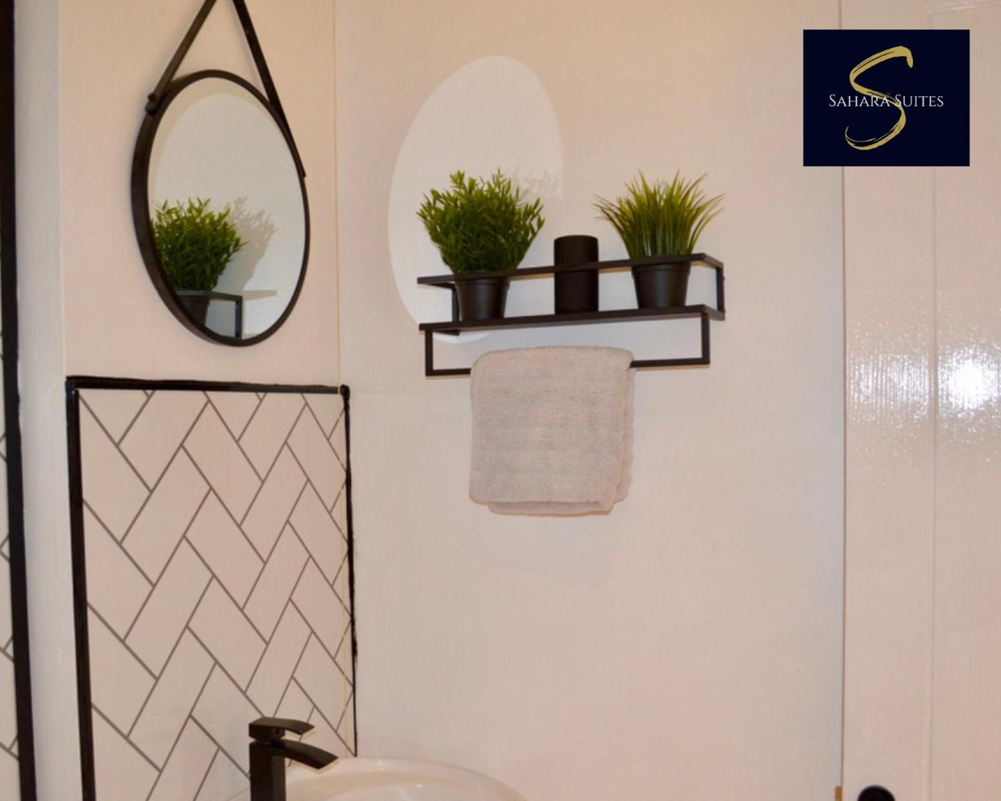 Apartment Quirky Modern Two Bedroom By Sahara Suites Short Lets & Serviced Newcastle upon Tyne