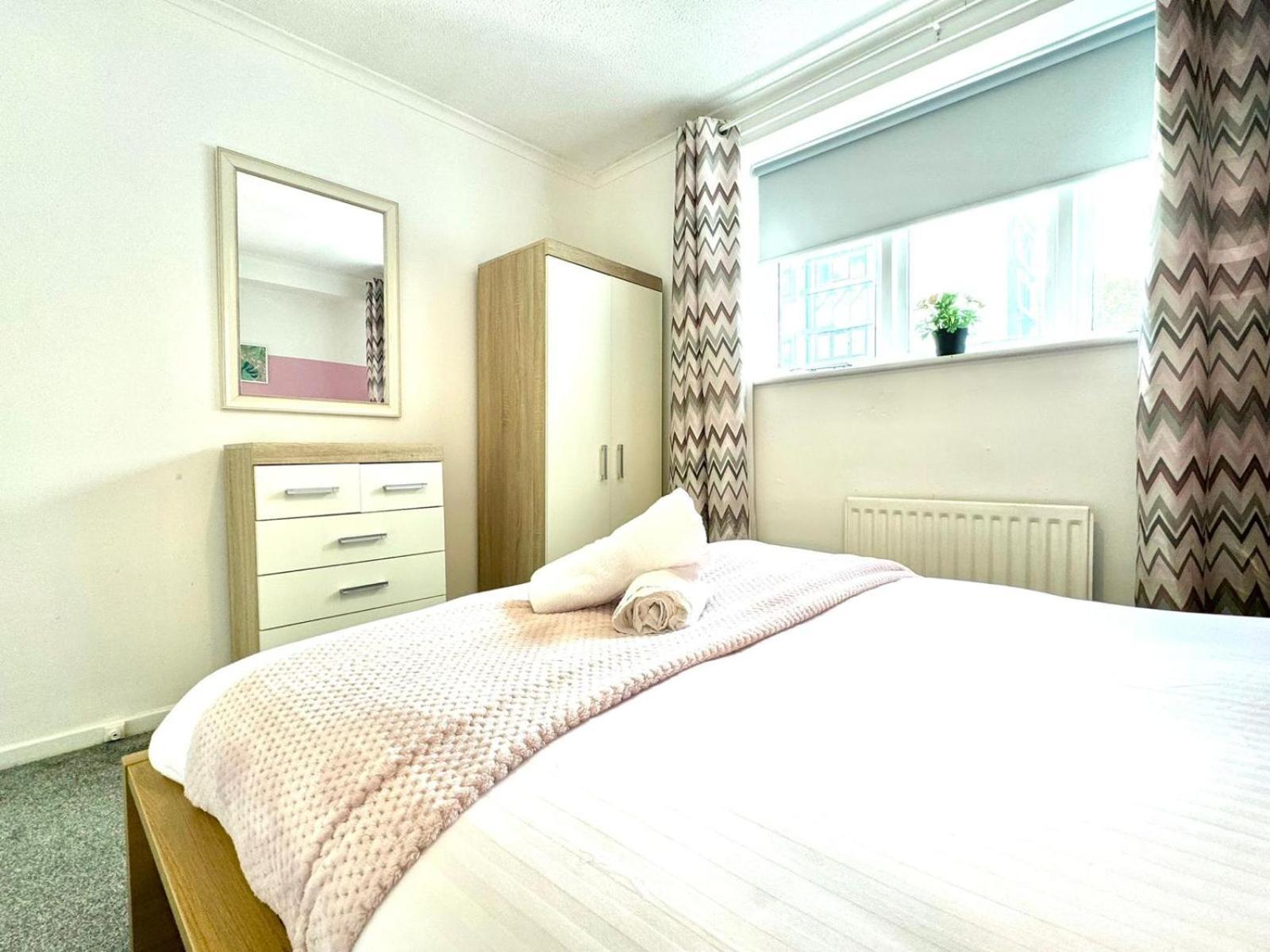 The Alnham, Large 3 Bed Apartment, Close To The Apartment *