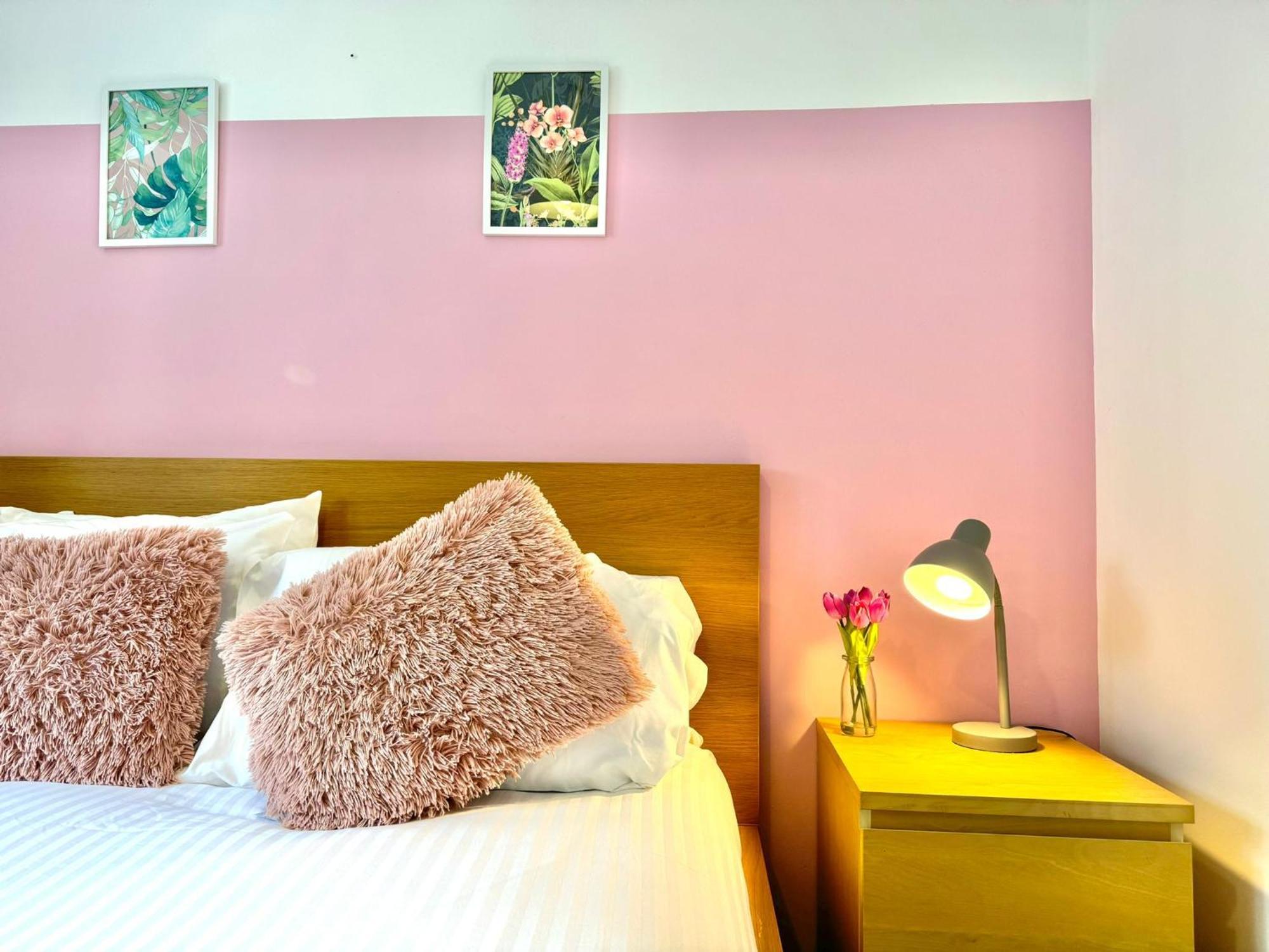 The Alnham, Large 3 Bed Apartment, Close To The *