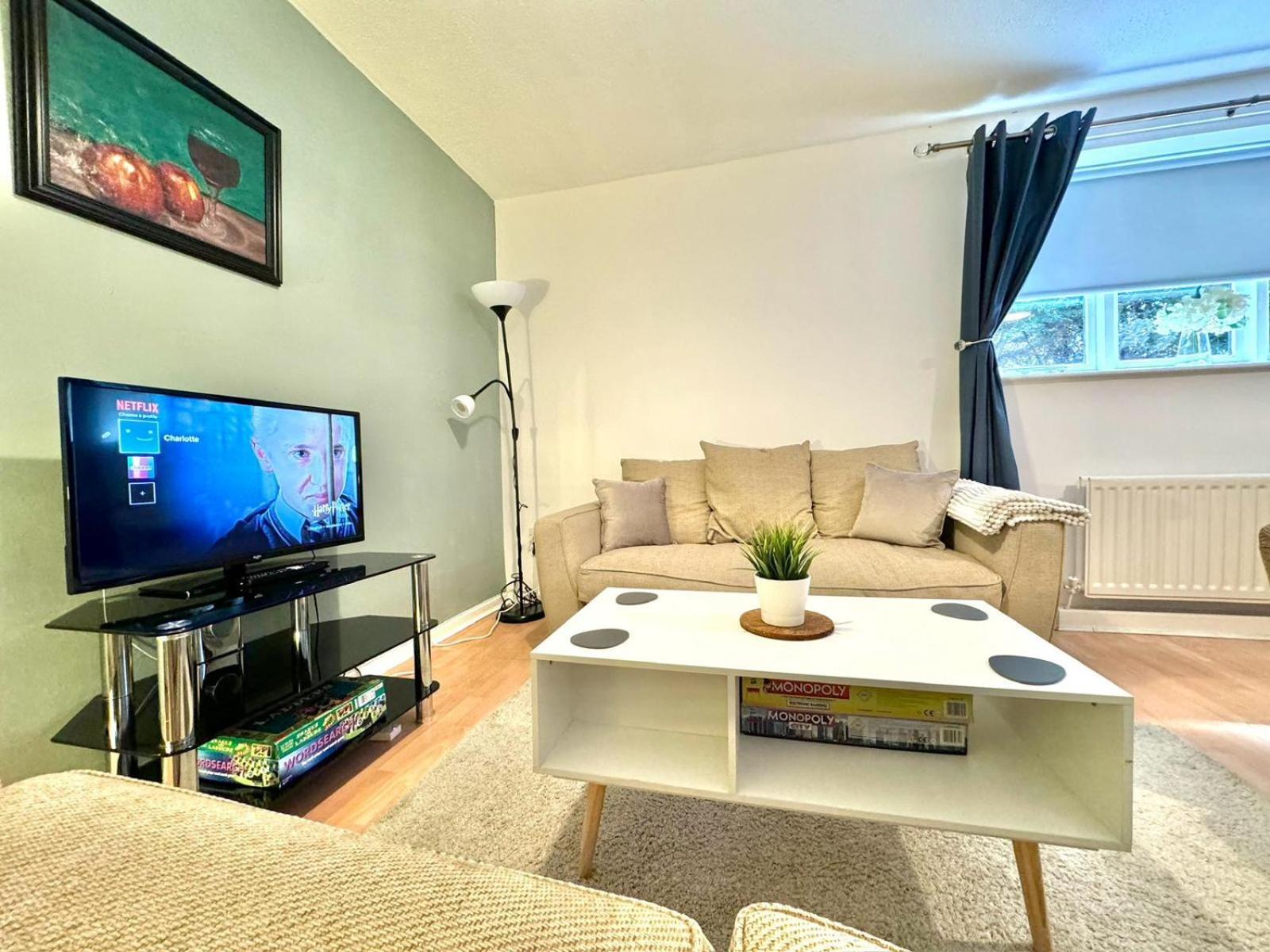 The Alnham, Large 3 Bed Apartment, Close To The Apartment