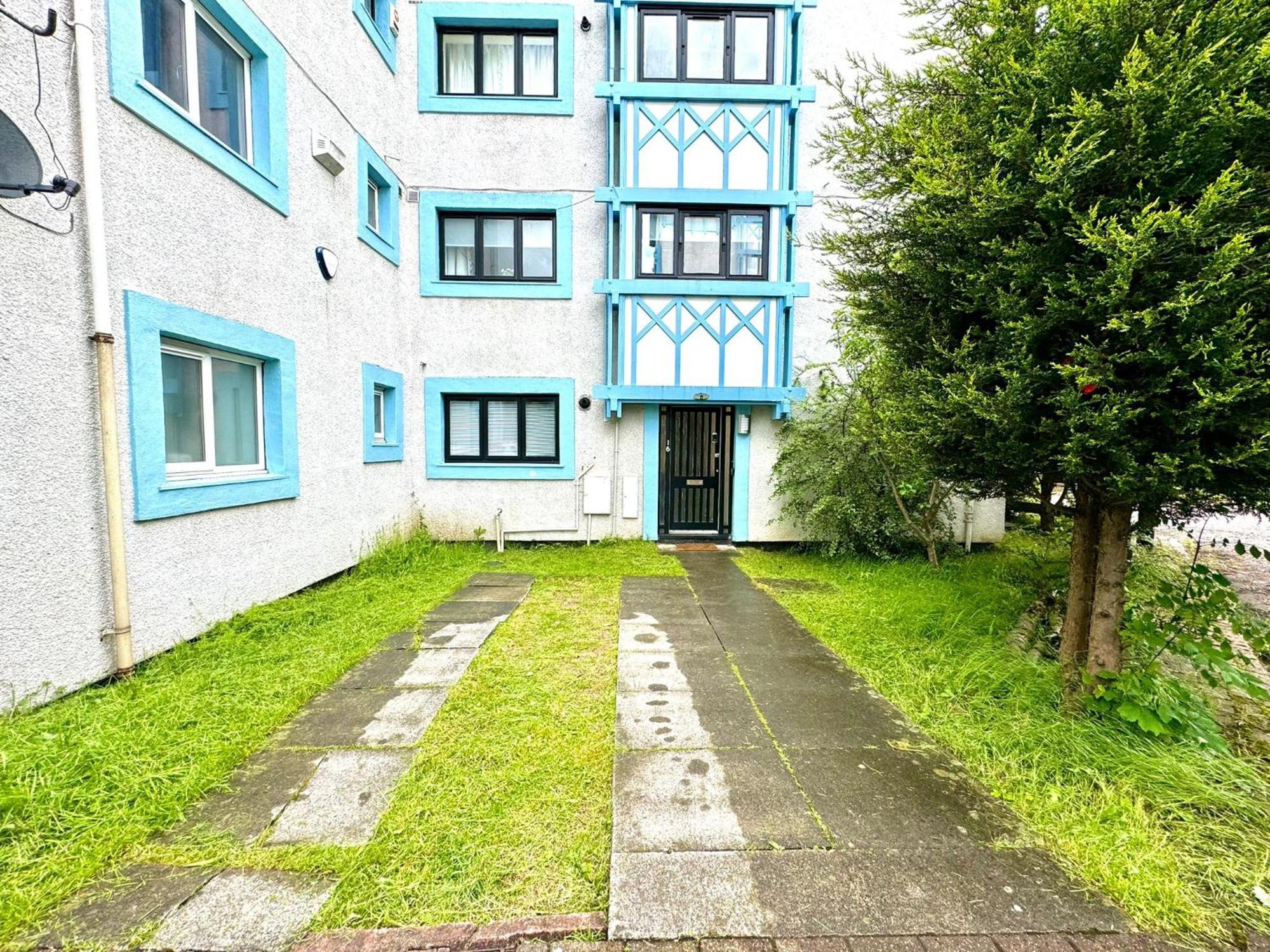 The Alnham, Large 3 Bed Apartment, Close To The