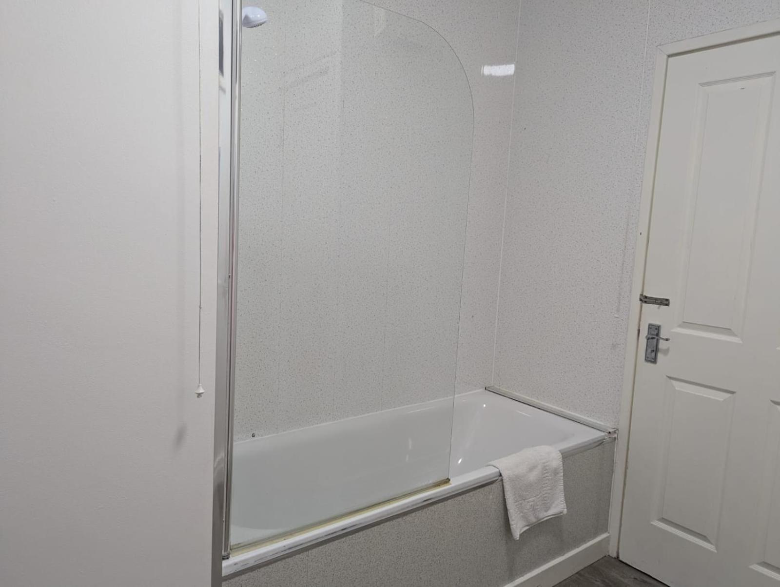 3 Bedroom Centre Powdene House Apartment