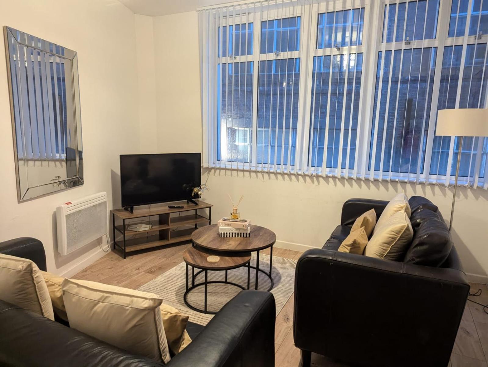 3 Bedroom Centre Powdene House * Newcastle upon Tyne