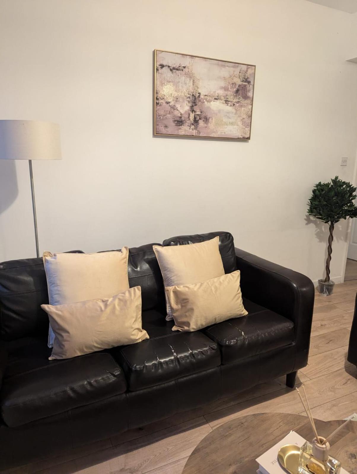 3 Bedroom Centre Powdene House Apartment