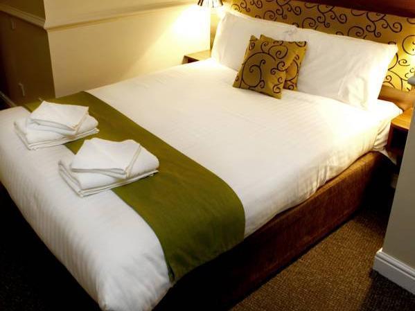 Surtees Hotel
