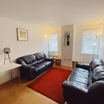 1 Bedroom City Centre Apartment - Sleeps 4 Free Parking