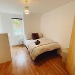 1 Bedroom City Centre Apartment - Sleeps 4 Free Parking