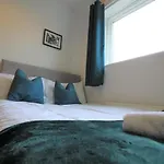 Hamilton House - Long Stay Savings - Business & Contractors - Free Parking