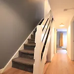Hamilton House - Long Stay Savings - Business & Contractors - Free Parking