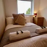 Boutique 3-Bed Townhouse With Garden And Parking