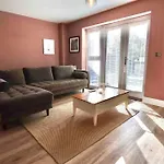 Boutique 3-Bed Townhouse With Garden And Parking