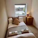 Boutique 3-Bed Townhouse With Garden And Parking