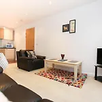 Week2Week Fabulous Newcastle City Centre Apartment