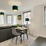 Charltons Bonds Apartments 1B By Week2Week
