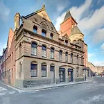Charltons Bonds Apartments 1B By Week2Week