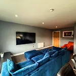Modern Central Apartment With Views Of The Quayside Sleep 8 Free Parking