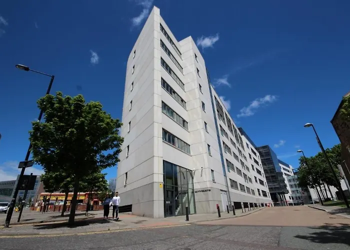 1 Bedroom City Centre Apartment - Sleeps 4 Free Parking