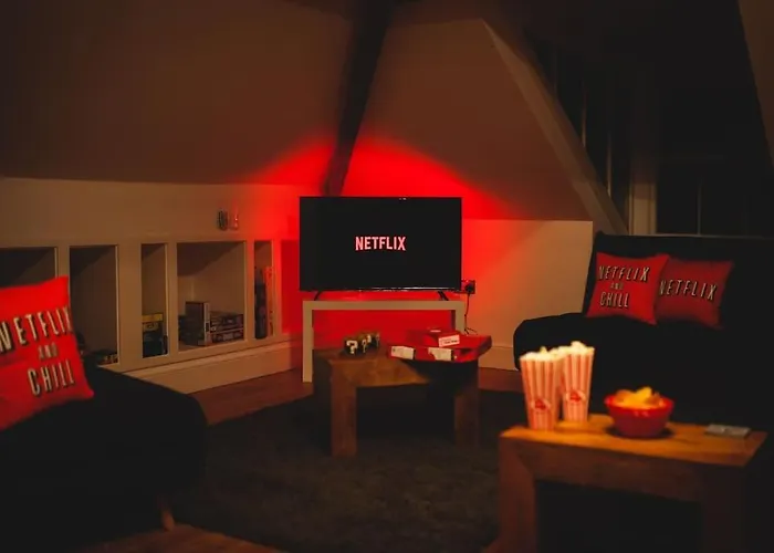 Games And Movies Lounge 7 Bed City Centre Apartment