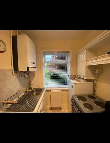2 Bed Full House With Private Summer Garden