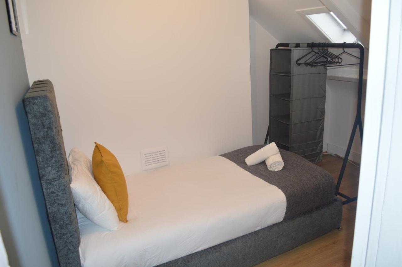 8 Bed House 2 Miles Newcastle upon Tyne