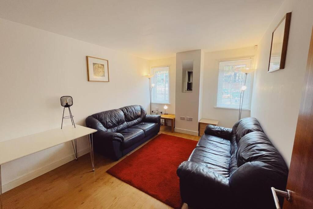 1 Bedroom Centre - Sleeps 4 Free Parking Apartment