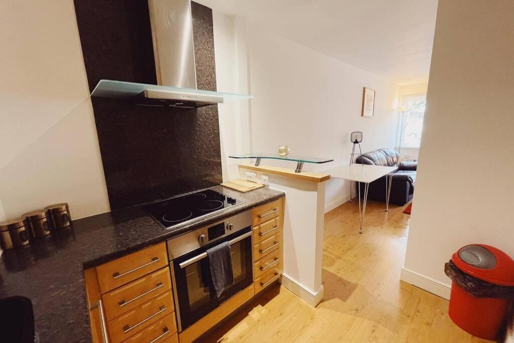 1 Bedroom Centre - Sleeps 4 Free Parking